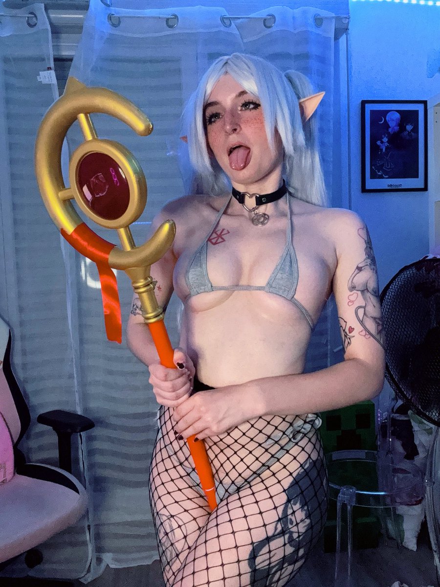 Your girlfriend who does goth cosplay ♡