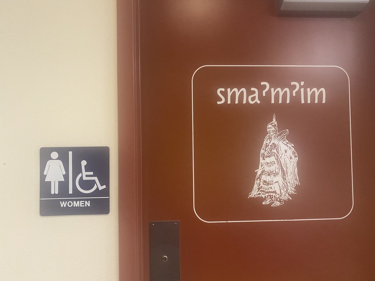 fleshettte's tweet image. I acknowledge the unceded ancestral lands of this gas station bathroom