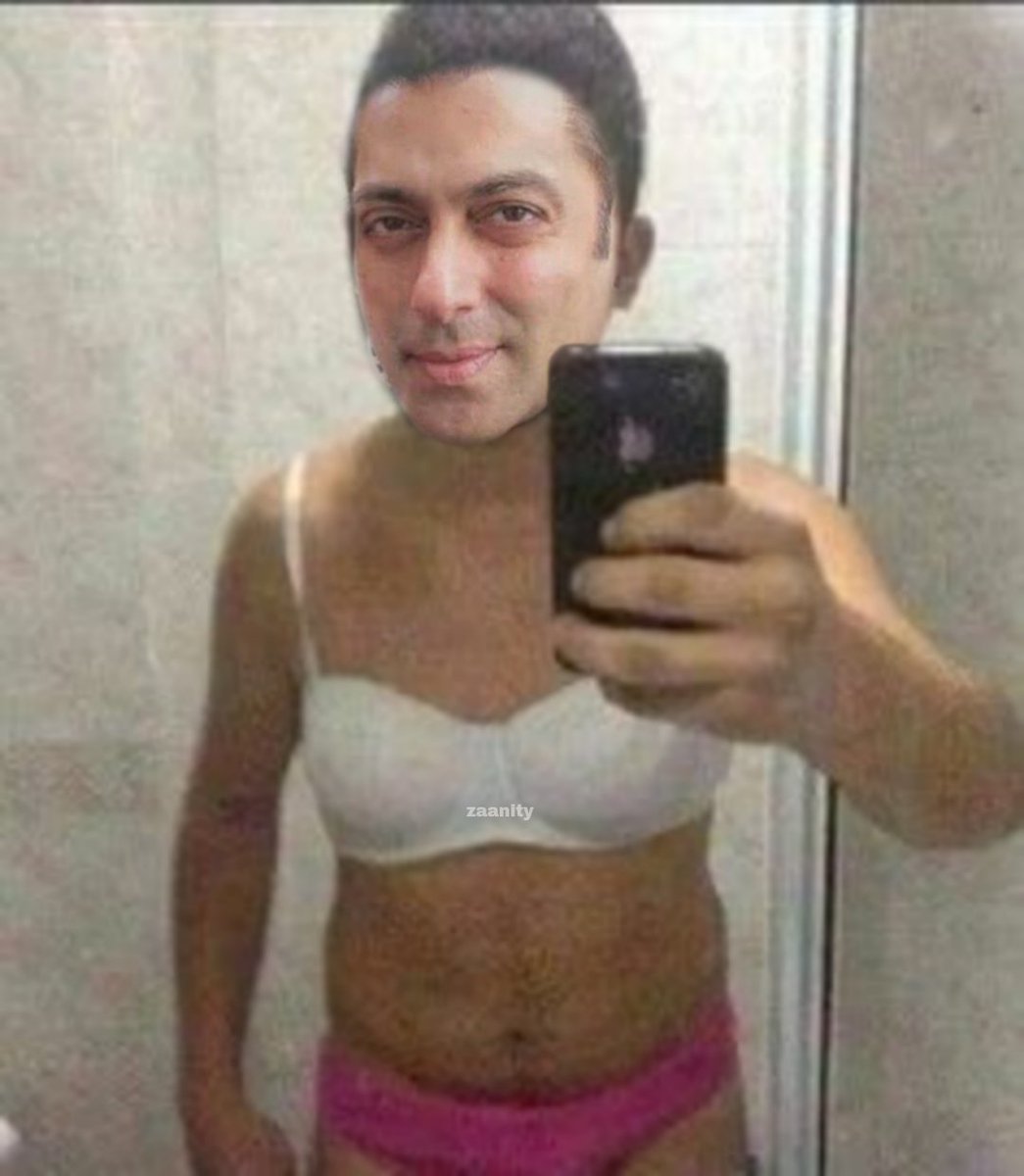 zaanity's tweet photo. Sallu Bhai vs SRK. https://t.co/uRZkcPnvZ2
