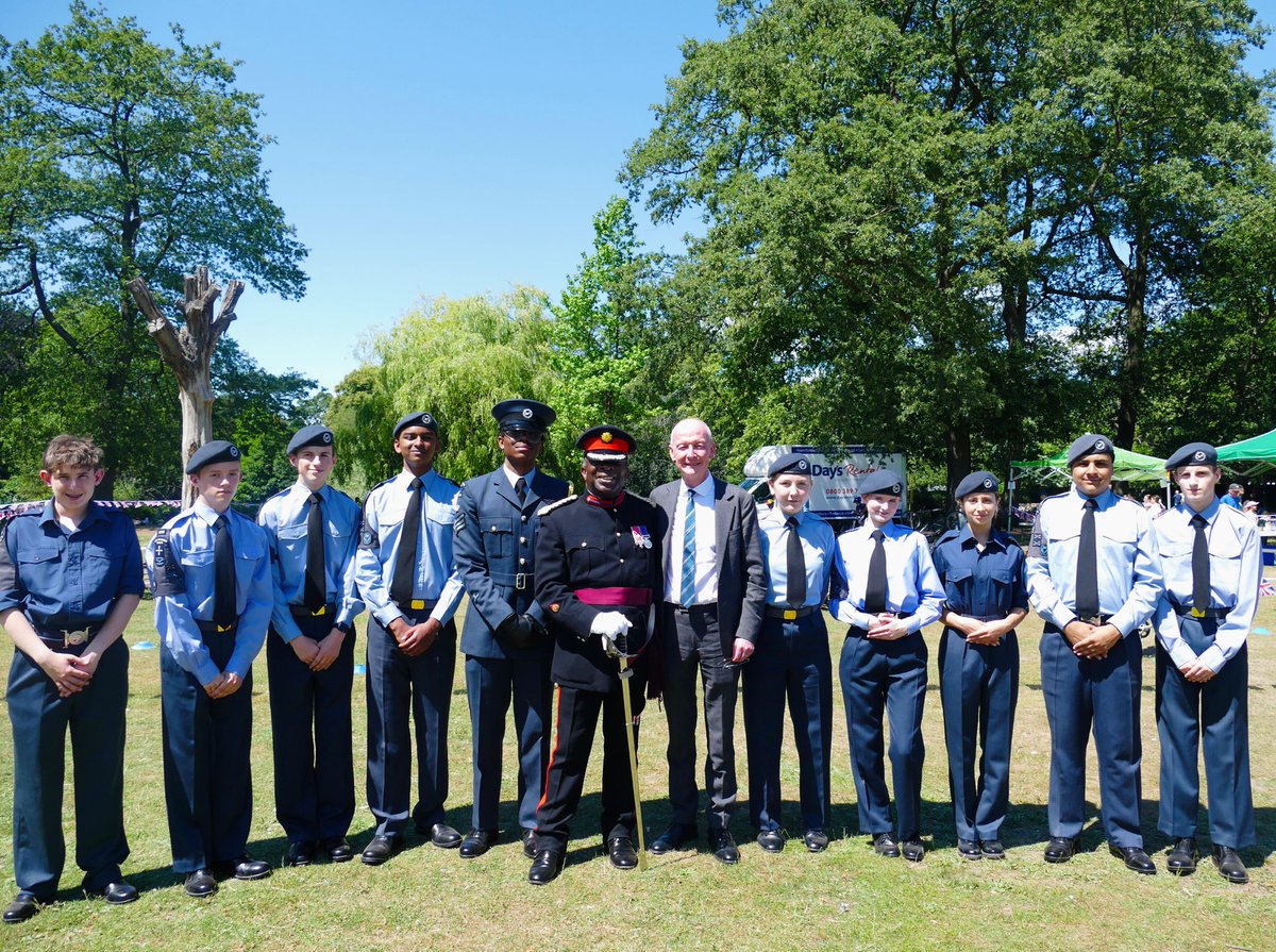 patmcfaddenmp's tweet image. Thank you to all our veterans and serving members of the armed forces.
A huge turnout on a beautiful day for Armed Forces day in Wolverhampton.