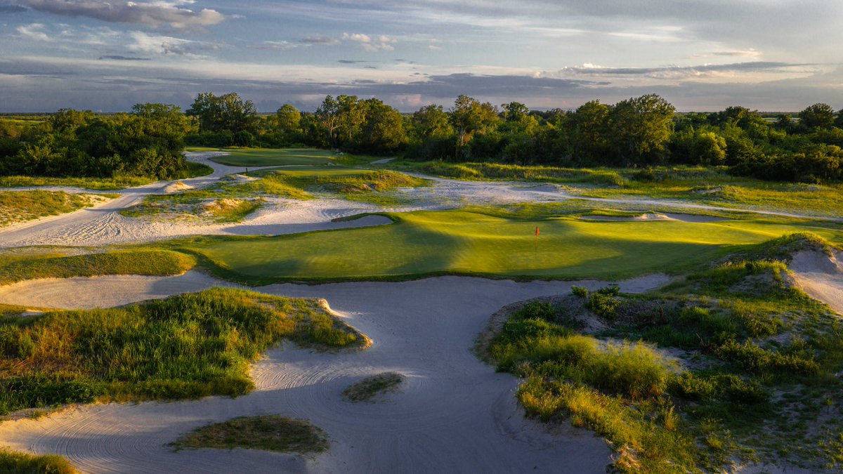 Last light on the Black Course at <a href="/streamsong/">Streamsong</a> 👌