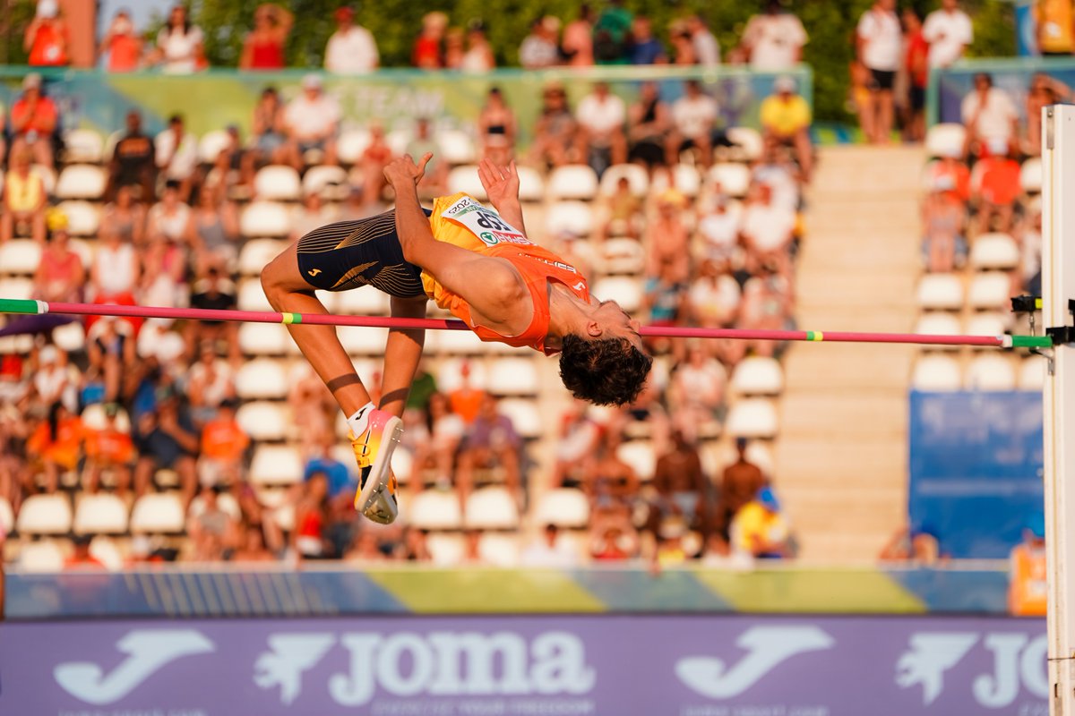 <a href="/madridetch2025/">European Athletics Team Championships Madrid 2025</a> <a href="/teledeporte/">Teledeporte</a> <a href="/deportegob/">CSD</a> <a href="/COE_es/">Comité Olímpico Español</a> <a href="/JomaSport/">Joma Sport</a> <a href="/iberdrola/">Iberdrola</a> <a href="/SomosB100/">B100</a> <a href="/MADRID/">Ayuntamiento Madrid</a> <a href="/EuroAthletics/">European Athletics</a> Altura 🚹 <a href="/madridetch2025/">European Athletics Team Championships Madrid 2025</a>

Toma yaaaaaa
David González ...  a la segunda 2.18 m

la próxima altura (2.21 m) será para hacer MP

#EspañaAtletismo
#PasiónPorCompetir #Madrid2025

📊bit.ly/45GSWRw
📺 <a href="/teledeporte/">Teledeporte</a>