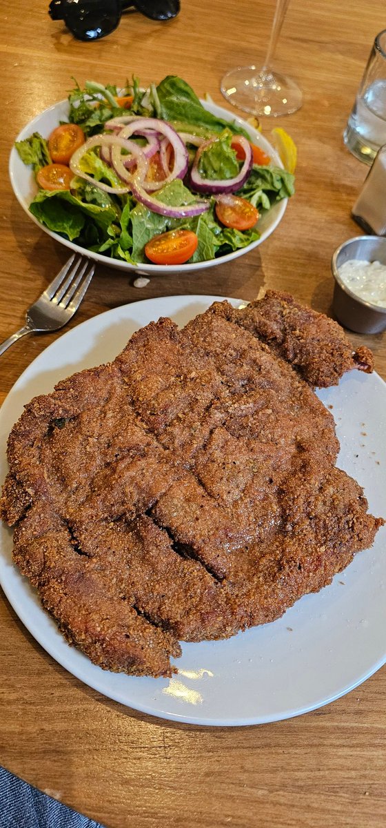 bielaypiston's tweet photo. Qué lujo poder pedir el punto de la milanesa 🥳 https://t.co/d95YK509Rm