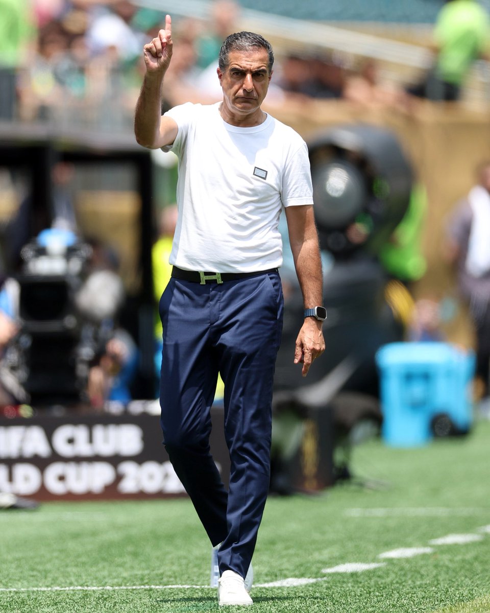 informafogo's tweet image. Postura inaceitável. Tem jogos e jogos para se defender, jogar no contra-ataque.

Palmeiras não é necessário isso. Vai contra tudo que foi construído. Foi um amasso dos paulistas em grande parte do jogo. Mereceram sair com a vitória, um time que buscou ganhar.

Isso precisa ser…