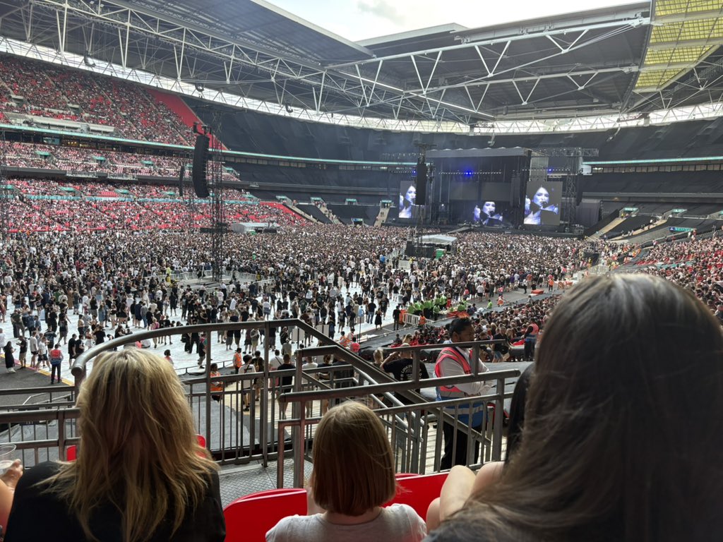 Nick Grimshaw tweet media