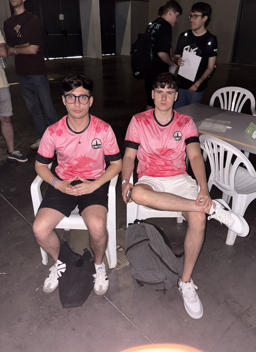 CoachFiivee's tweet image. 5-2 y los dos fuera del Top 8๐ตโ๐ซ
Eso si, somos los dos mรกs serios que hay.
Mola, primer torneo con Switch 2, asรญ si.
#brea @taniesportss ๐ฉท๐ฉท