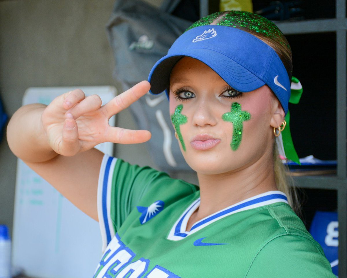 FGCU_Softball's tweet image. Throwback to our trip to Oxford🦅

 #Wegles