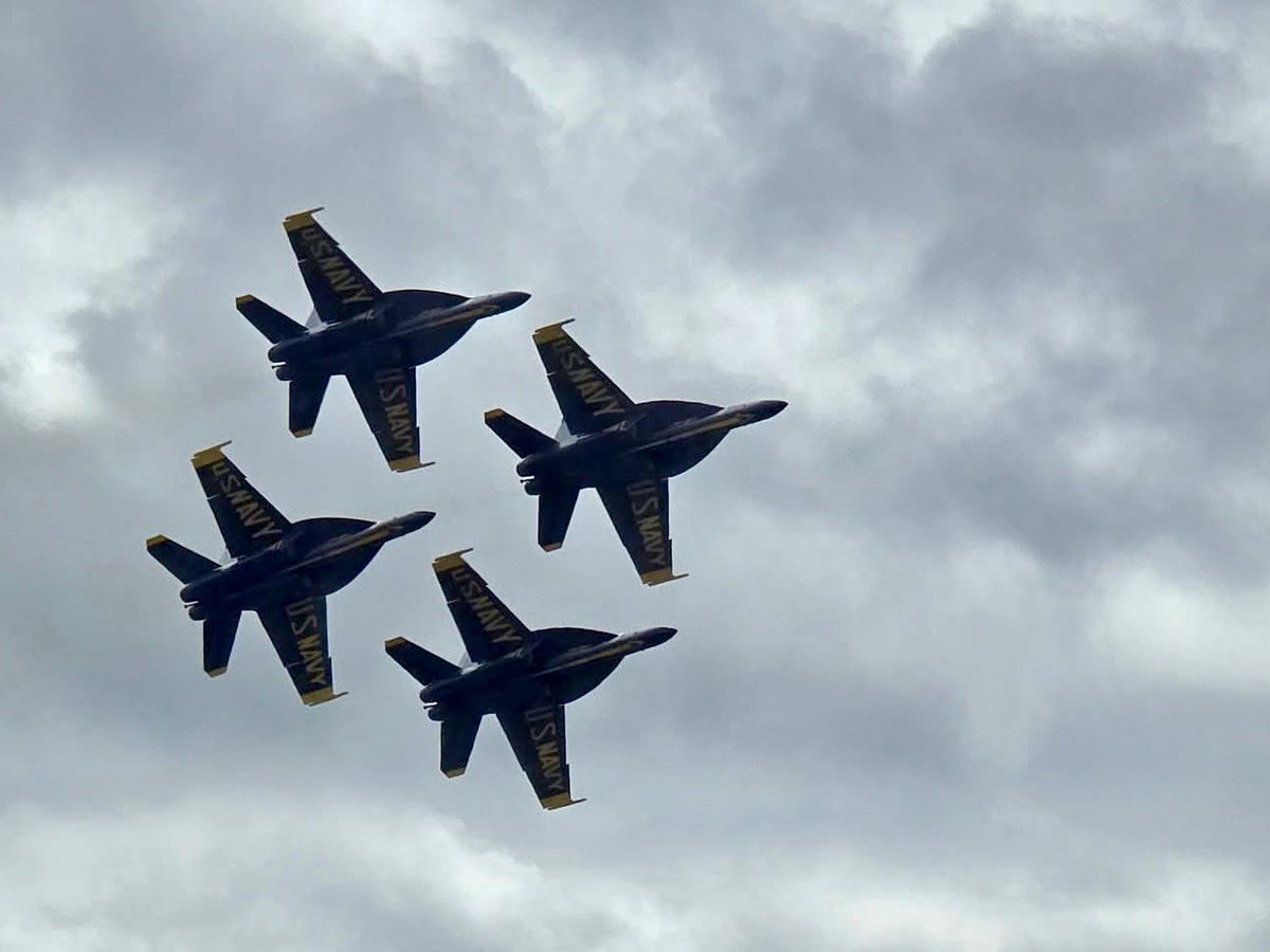 UWECFootball's tweet image. Very cool to see the Blue (& Gold) Angels flying around Eau Claire today!
#ROLLGOLDS x #CTM
