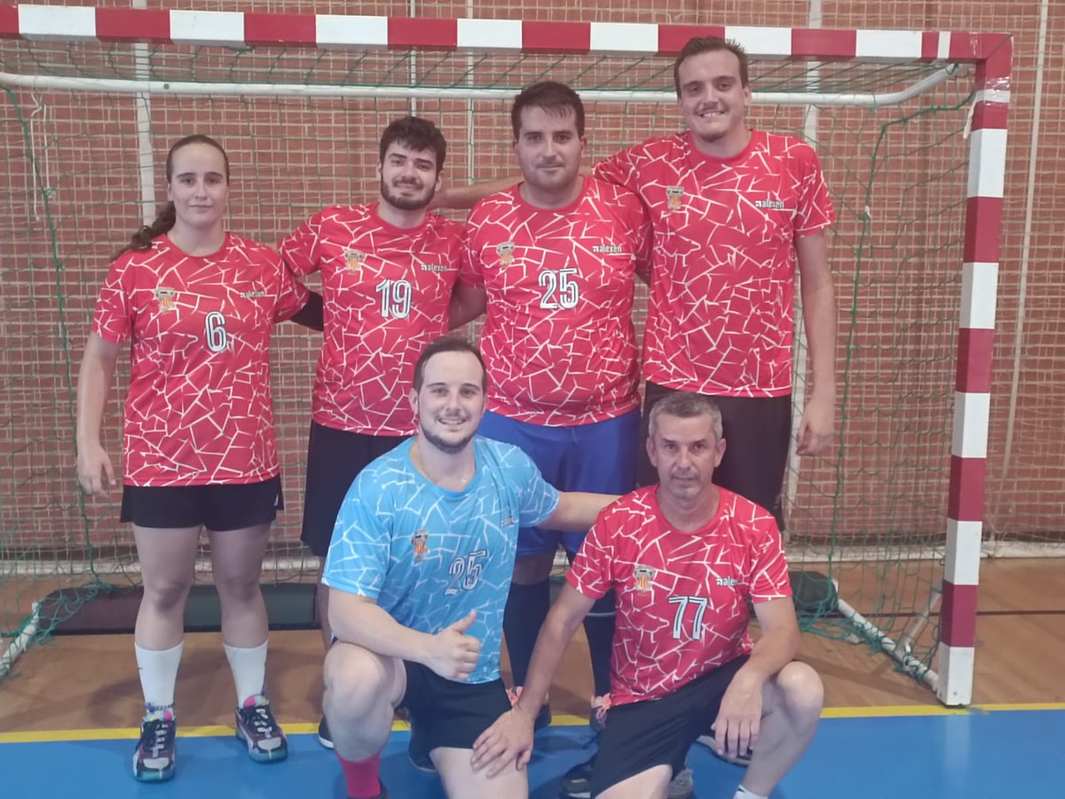 Els nostres fallers han participat en el campionat de futbol sala ⚽ organitzat per la FJFS 🔥.

#fallessagunt #falles2026 #fallalapalmera #palmeritosinfantils #Palmeritos #monfaller #fjfs #sports