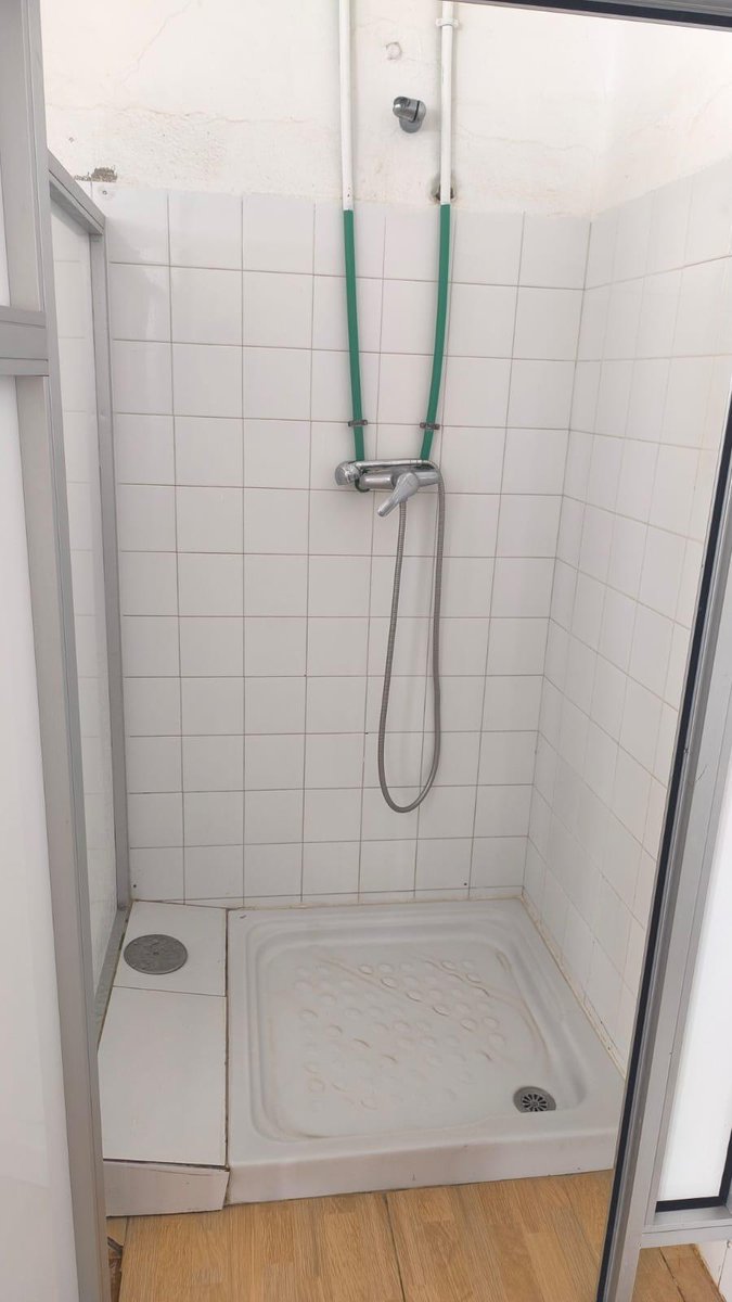 ufpol's tweet image. 🏚Alojamiento proporcionado por el Ministerio del Interior a l@s policías nacionales (UPR) desplegados en la isla de La Palma.

👉 Les importamos entre 0 y nada.

🗣No olvidaremos los continuos desprecios y humillaciones. #UPR #policía #lapalma