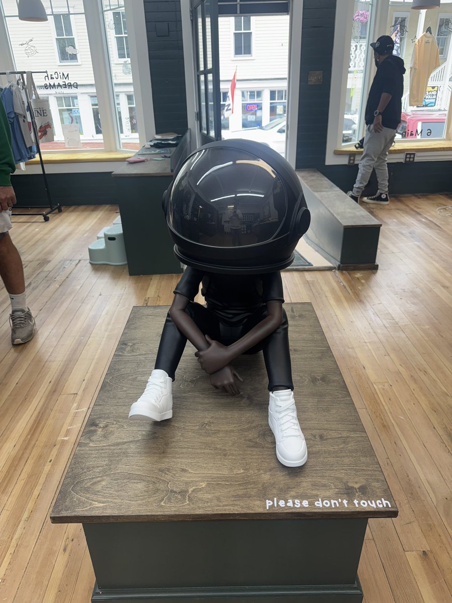 dcwelch_24's tweet image. A little bit of a different form of Pro Ball Hoosiers today at Micah Johnson’s Dreams Store in York, Maine.
