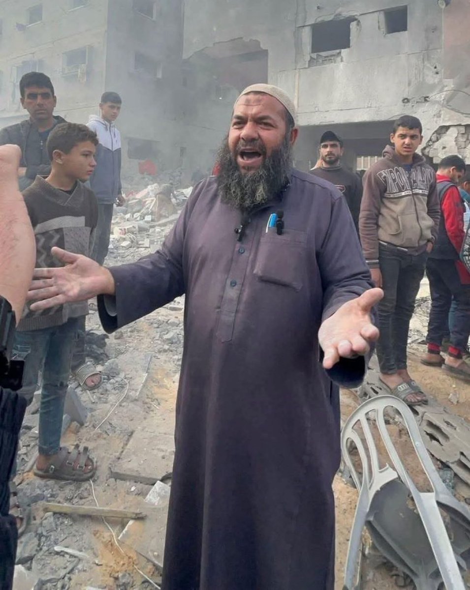 ShaykhSulaiman's tweet photo. At the start of the genocide, this man said that all of the Palestinians are ready to sacrifice their souls for the sake of Palestine..

He lost his son in Israeli bombing today 💔 https://t.co/Am30sPj2LL
