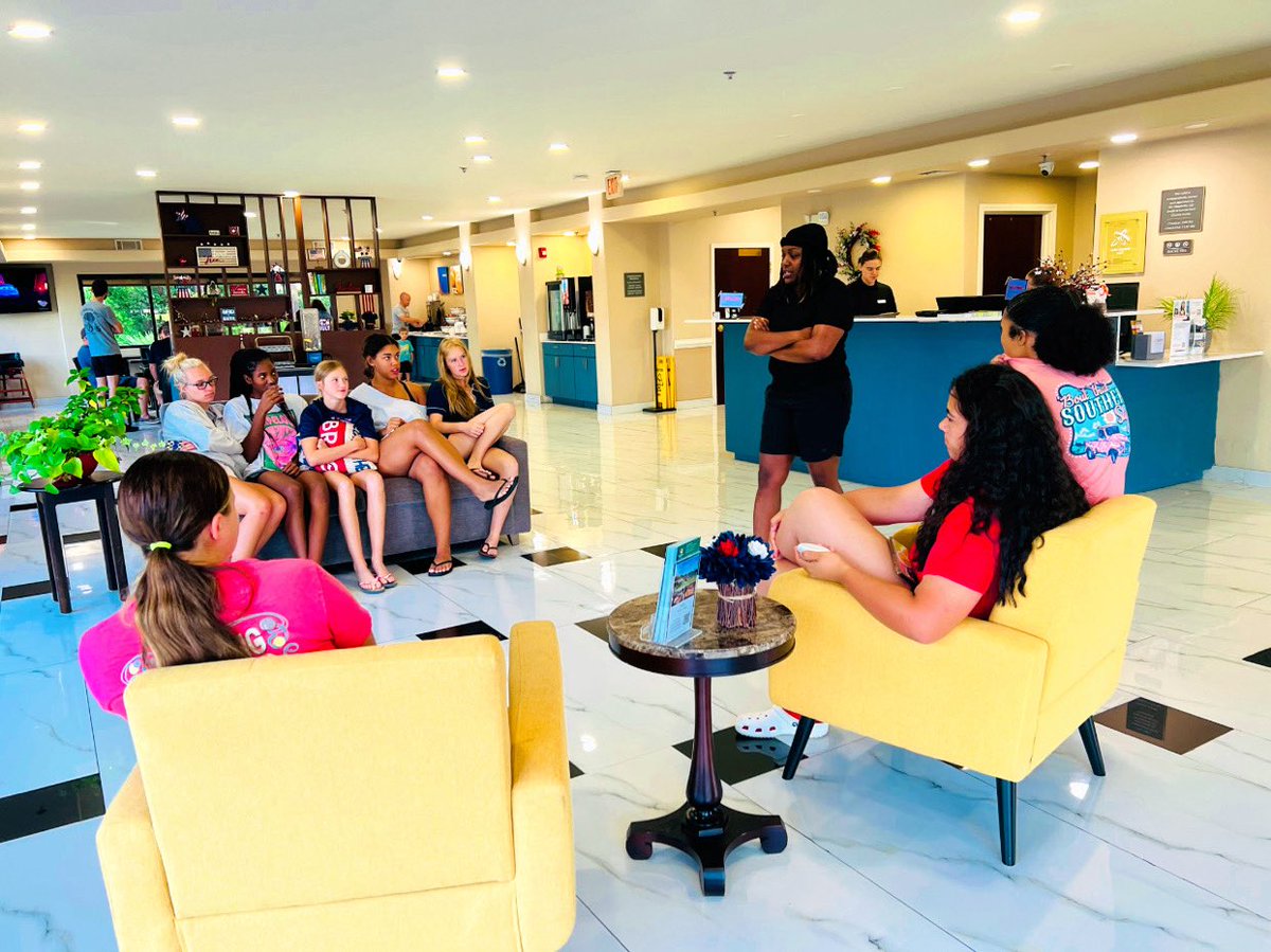GirlsToombs's tweet image. Today started with 8am breakfast and devotional.🍳📖 

We believe that it’s BIGGER THAN basketball.❤️ 

So why not take a trip to the BEACH!🏖️ 

#WorkHard #PlayHard #GLORY