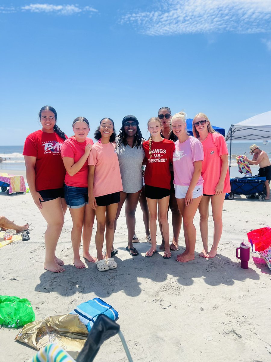 GirlsToombs's tweet image. Today started with 8am breakfast and devotional.🍳📖 

We believe that it’s BIGGER THAN basketball.❤️ 

So why not take a trip to the BEACH!🏖️ 

#WorkHard #PlayHard #GLORY