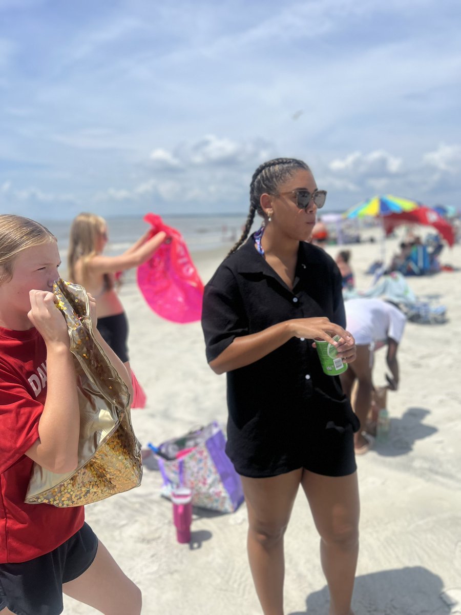 GirlsToombs's tweet image. Today started with 8am breakfast and devotional.🍳📖 

We believe that it’s BIGGER THAN basketball.❤️ 

So why not take a trip to the BEACH!🏖️ 

#WorkHard #PlayHard #GLORY