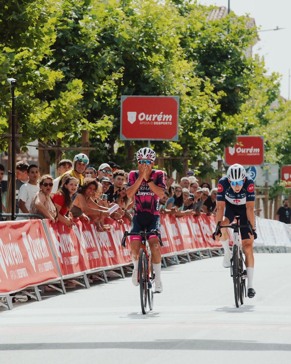 Mais um vianense a conquistar o ouro! 🚴‍♂️🚴‍♂️🚴‍♂️ Muitos parabéns, Daniel Moreira, novo Campeão Nacional de Sub23. 👏👏👏

📸 Os momentos que consagraram Daniel Moreira como o novo Campeão Nacional de Sub-23, pela Federação Portuguesa de Ciclismo.