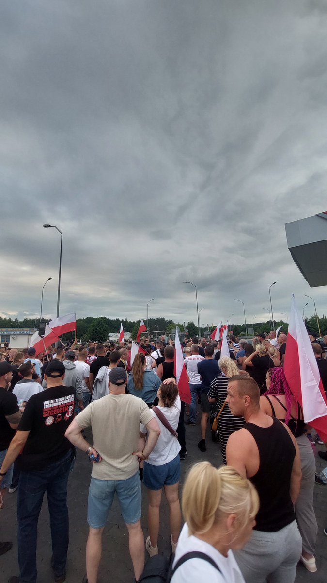 MDW_szczecin's tweet image. Pozdrawiamy z Lubieszyna! Jesteśmy na miejscu i bronimy polskiej granicy! 🇵🇱

#granica #Lubieszyn #patrol