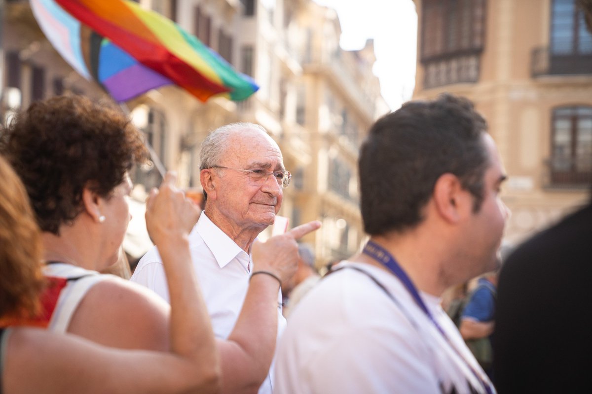 Ciudad de Málaga (@malaga) on Twitter photo El alcalde de Málaga, <a href="/pacodelatorrep/">Paco de la Torre</a>, junto con el concejal de Derechos Sociales, <a href="/paco_cantos/">Pacocantos</a>, ha asistido esta tarde al inicio de la marcha con motivo del Día Internacional del Orgullo, que se ha celebrado con el lema ‘Málaga con Orgullo: diversa, viva y en pie’. El alcalde de Málaga, <a href="/pacodelatorrep/">Paco de la Torre</a>, junto con el concejal de Derechos Sociales, <a href="/paco_cantos/">Pacocantos</a>, ha asistido esta tarde al inicio de la marcha con motivo del Día Internacional del Orgullo, que se ha celebrado con el lema ‘Málaga con Orgullo: diversa, viva y en pie’.