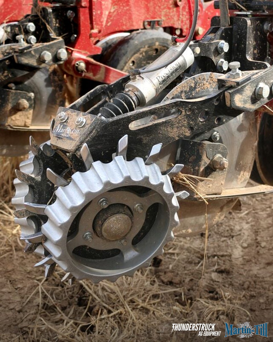 ThunderstruckAg's tweet image. Loosened residue with a protected seed zone with the @MartinTill_SM row cleaners. 

Stronger starts. Cleaner rows. It all starts here. Click the link below to learn more! 👇
tinyurl.com/2csw8b4w

#MartinTill #Residue #NoTill #Plant25