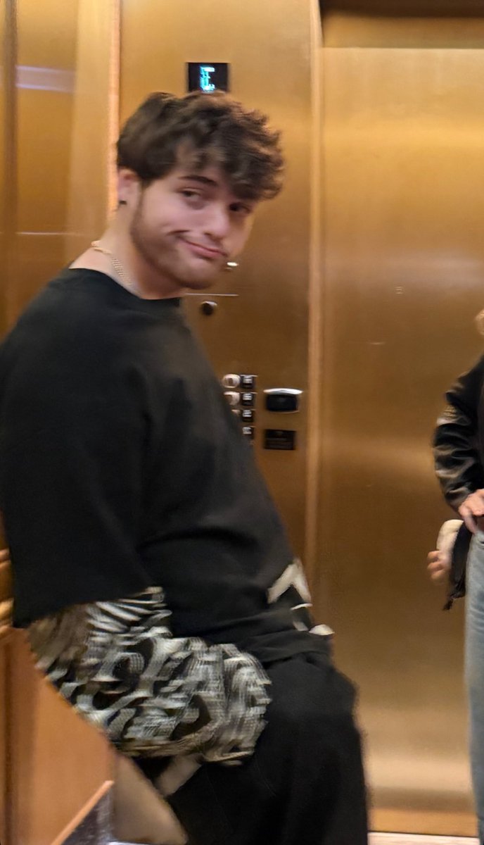 drmiefied's tweet photo. pretty gf // goofy bf https://t.co/fNuR4LE8uG