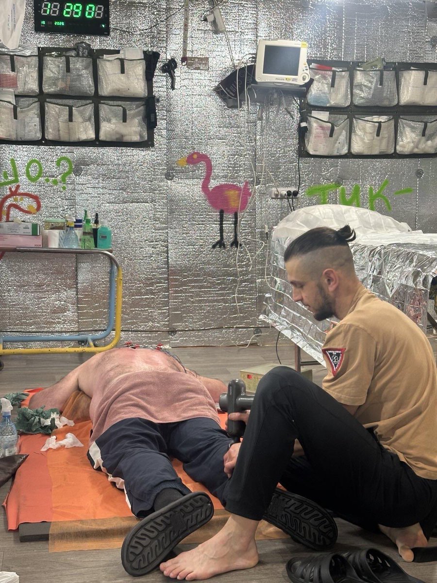 FrontlineMedic9's tweet image. ⛑️ PHYSIOTHERAPY: HELPING THE HELPERS 🧑⚕️
Although they do extraordinary things and are superheroes in many ways, stabilization point and medevac medics are humans as well and can suffer from chronic injuries and pain due to their work. Wearing standard protective gear like body…
