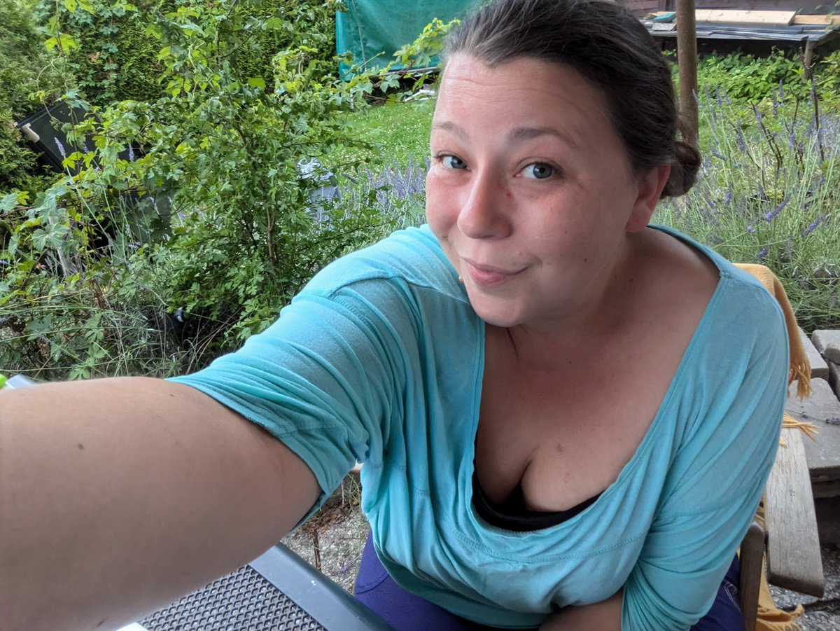 #Sasmtag abend Livestream jetzt online.
Gönnst Du mir Vergnügen?
stripchat.com/KasiaPrivat/fo…

#outdoor #draußen #nomakeup #livecam #naturalbeauty #berlin #naturpur #hairy #sensual #werbung #videos #playtime #spinthewheel #livetouch #spielzeug