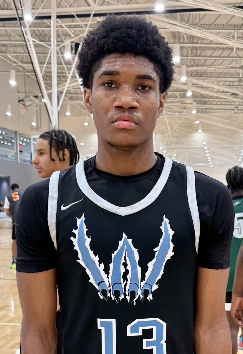 Big Shots Spotlight!  Trenton Smalling 6’3 2027 (Woodside HS).  Impressive frame with broad shoulders, length.  Trenton is physical off the bounce, punishing with a nice touch.  Very good shooter mostly out of catch and shoot with fluid mechanics.  Exciting upside!  #BigShots