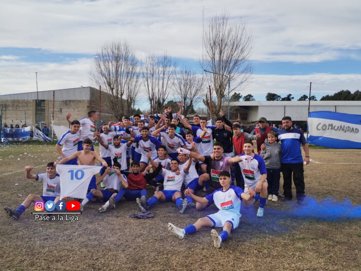 pasealaliga's tweet photo. #ReservaB
El equipo de #ComRural que ganó y se consagro esta tarde. https://t.co/iTyaPAjhKW