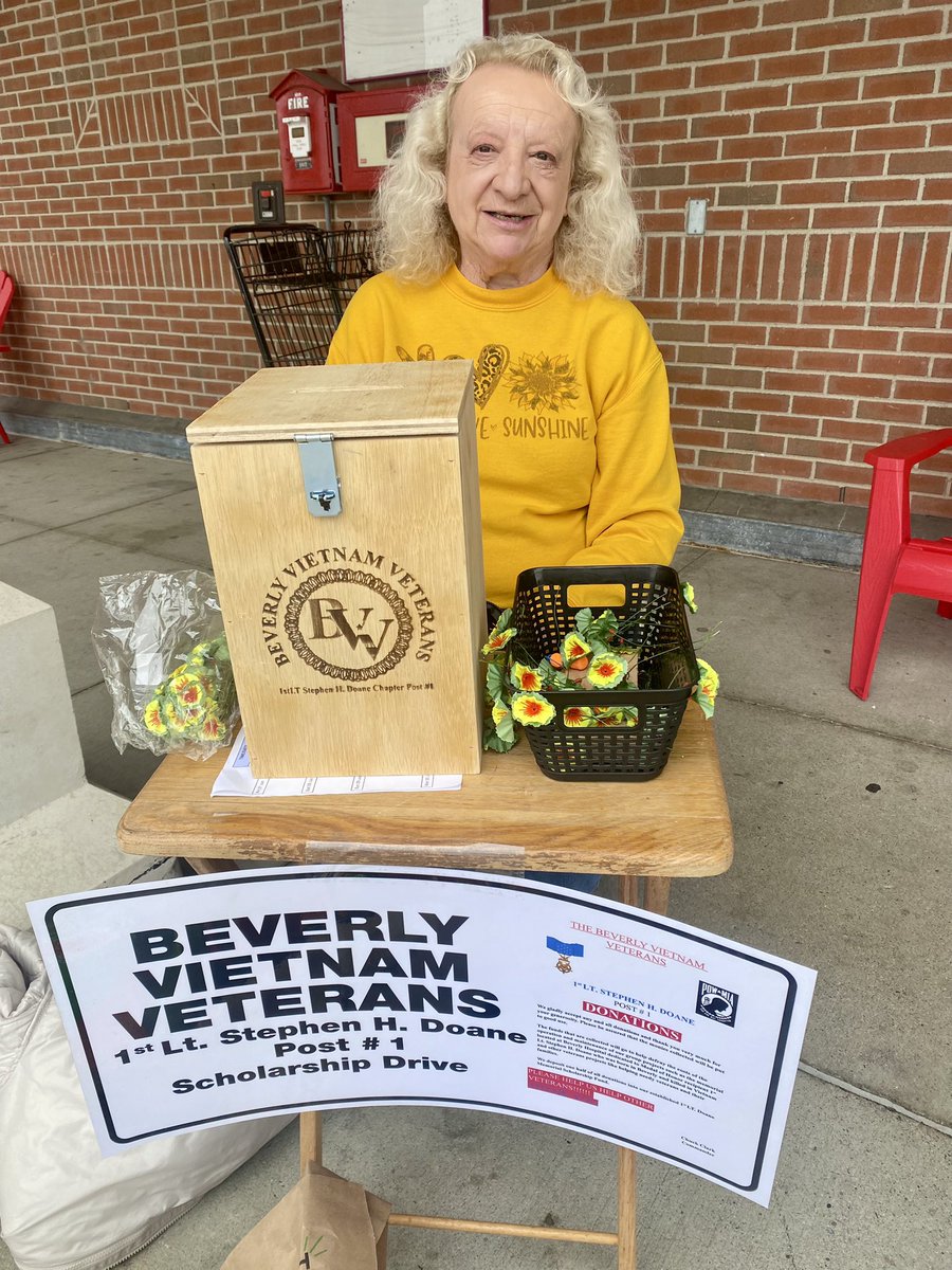 curtis4state's tweet image. Second day of sitting out front of the North Beverly Shaws asking for people to donate to the Beverly Vietnam Veterans “Poppy Drive”!!