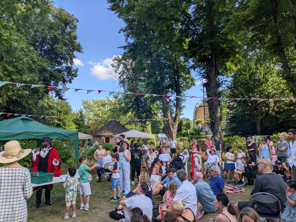 IslingtonMayor's tweet image. Another amazing #PennRoad Garden Party 🌸🌞 Nothing beats the joy of community coming together, laughter, love, and neighbours united. This is what belonging looks like. 

#StrongerTogether #IslingtonSpirit