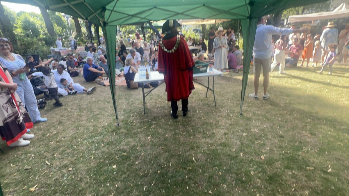 IslingtonMayor's tweet image. Another amazing #PennRoad Garden Party 🌸🌞 Nothing beats the joy of community coming together, laughter, love, and neighbours united. This is what belonging looks like. 

#StrongerTogether #IslingtonSpirit