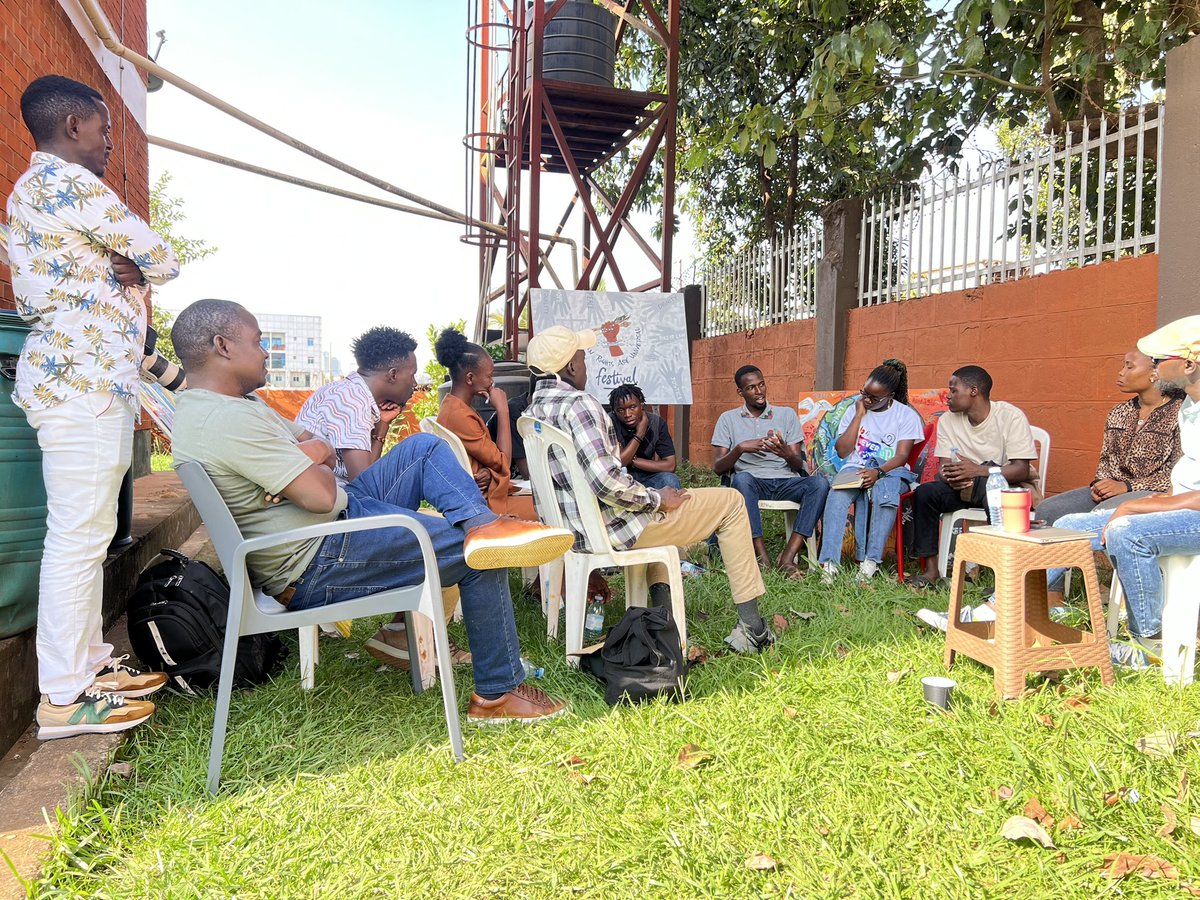 EAVA Artists Residency gives young artists opportunities to grow, engage with 
Mentors, studio visits, collaboration and exhbition. This More than a program.

humanrightsartsfestival.org/residency