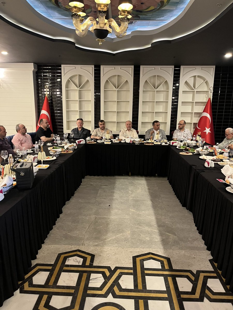 yusufsayin's tweet image. A. Ecevit Hocanın (@abdullahecevit) ev sahipliğinde Konyalı sanayici ve iş insanlarımızla Ortadoğudaki gerilimlerin Türkiye’ye olan ekonomik ve politik etkilerini değerlendirdik. Teşekkür ederim @abdullahecevit 

@CemZorlu @NEUniversitesi
