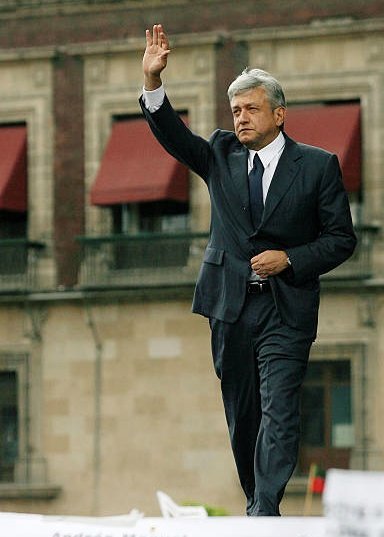 AngMariscal4T's tweet photo. El hombre que convirtió en títeres a la oposición en México: Andrés Manuel López Obrador.

-Coinciden

🖐️🖐️🖐️ https://t.co/R2HTa8gXGN