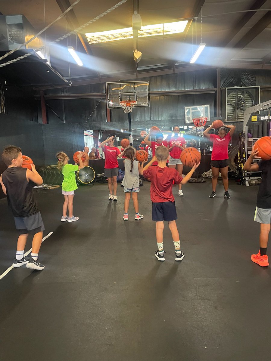 Lady Crusaders teaching 🏀 skills at the 1st Annual Breanna Ainsworth Halley Kids Camp!!