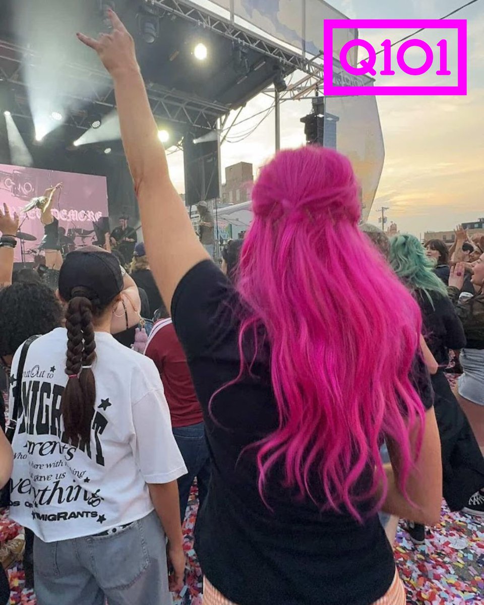 What's your next concert? &lt;3 <a href="/laurenoneil/">Lauren O'Neil</a>

📷: Concert <a href="/ChloeV917/">chloe v 🎭🎶</a>