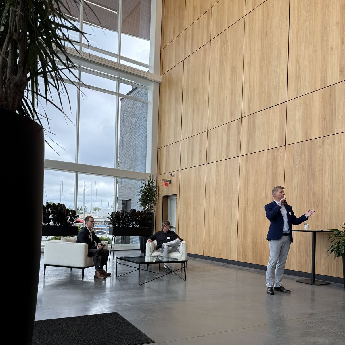 Aaron Biebert tweet media