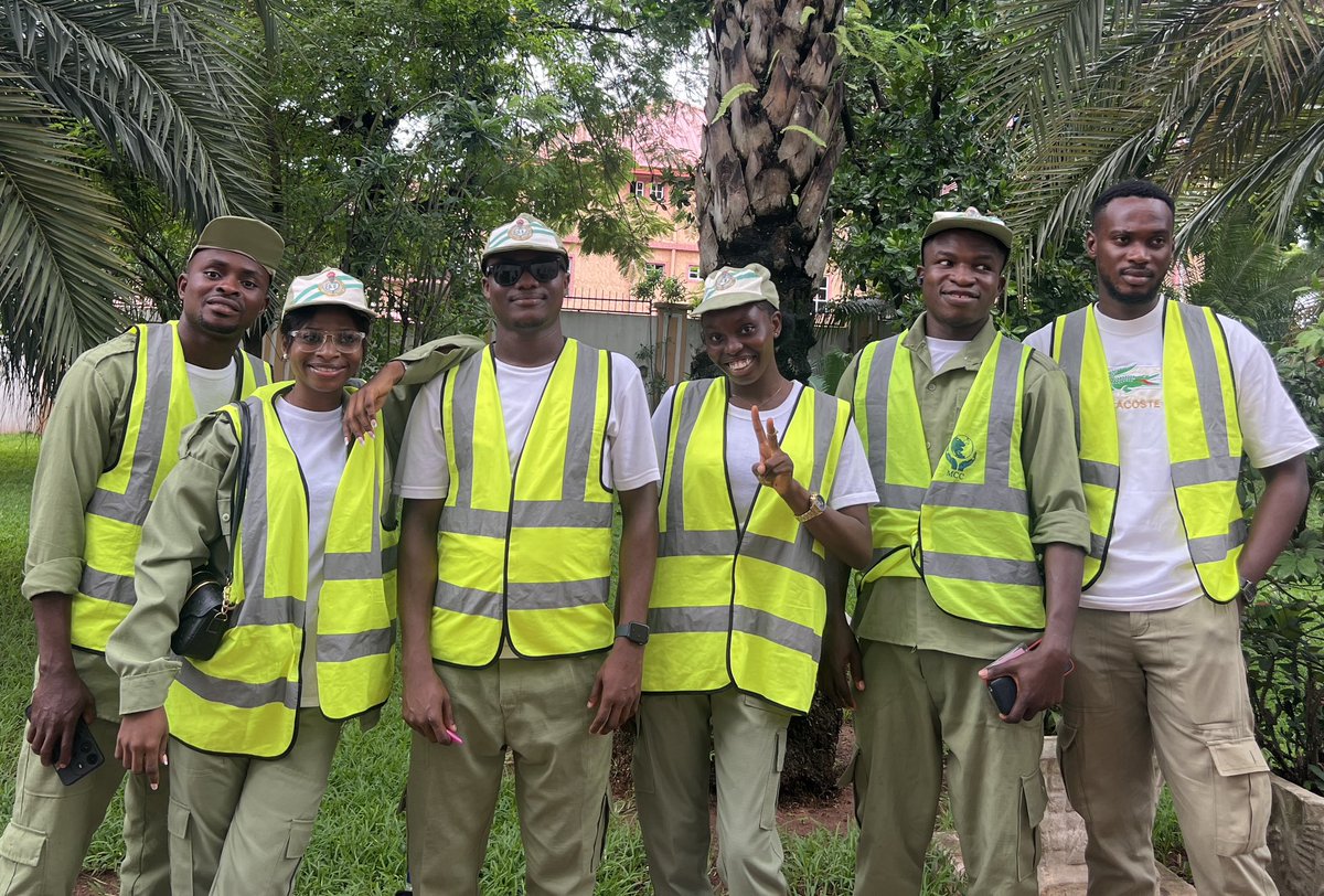 Tej_essence29's tweet photo. You see reflective jackets ?  I see future leaders controlling chaos, bringing order to the roads.

#anambra #corper #cdsgroup #nysctribeshockchallenge #corperchronicles #corper #NYSC #naijacorper  #frsc #corpernews #explore https://t.co/nMLHM1Mli6