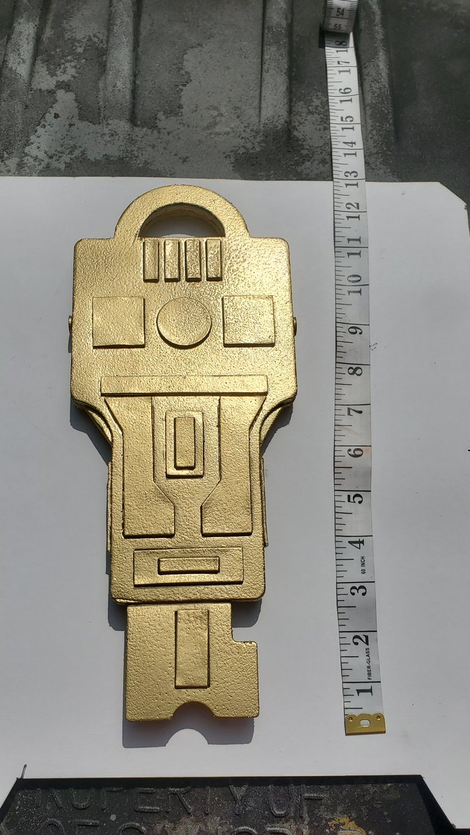 SirnaCosplay's tweet image. Finished my Key to #vectorsigma ! Made from #evafoam, I designed and laser cut the whole thing. I love how the gold came out.

#Transformers #cosplay #cosplayer #autobot #Decepticon #cosplaywip #cosplayprop #macaddam #morethanmeetstheeye #thetransformers
