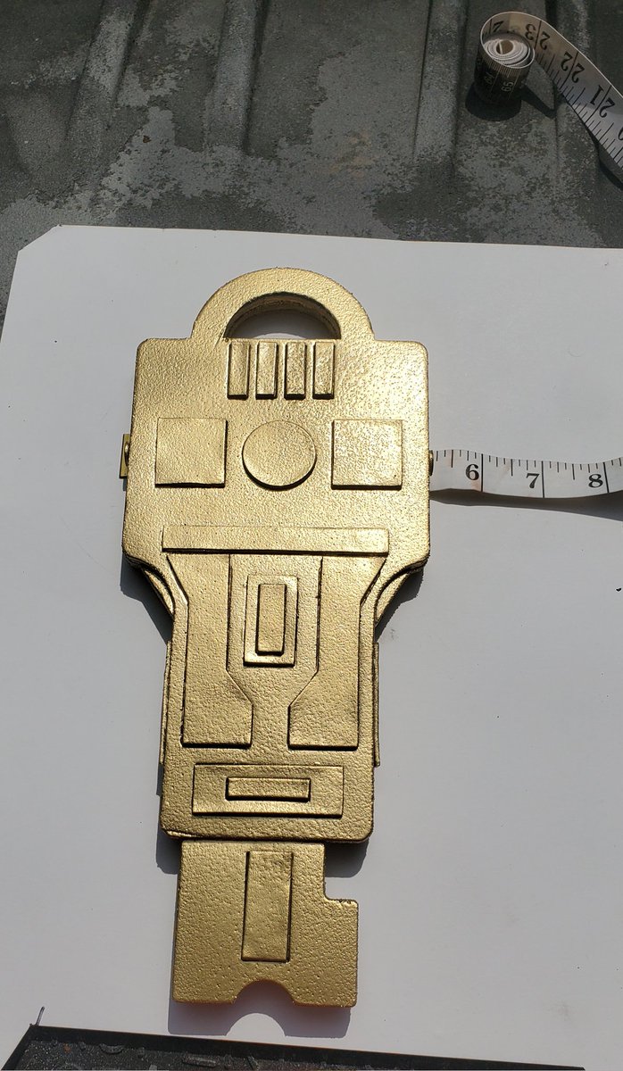 SirnaCosplay's tweet image. Finished my Key to #vectorsigma ! Made from #evafoam, I designed and laser cut the whole thing. I love how the gold came out.

#Transformers #cosplay #cosplayer #autobot #Decepticon #cosplaywip #cosplayprop #macaddam #morethanmeetstheeye #thetransformers