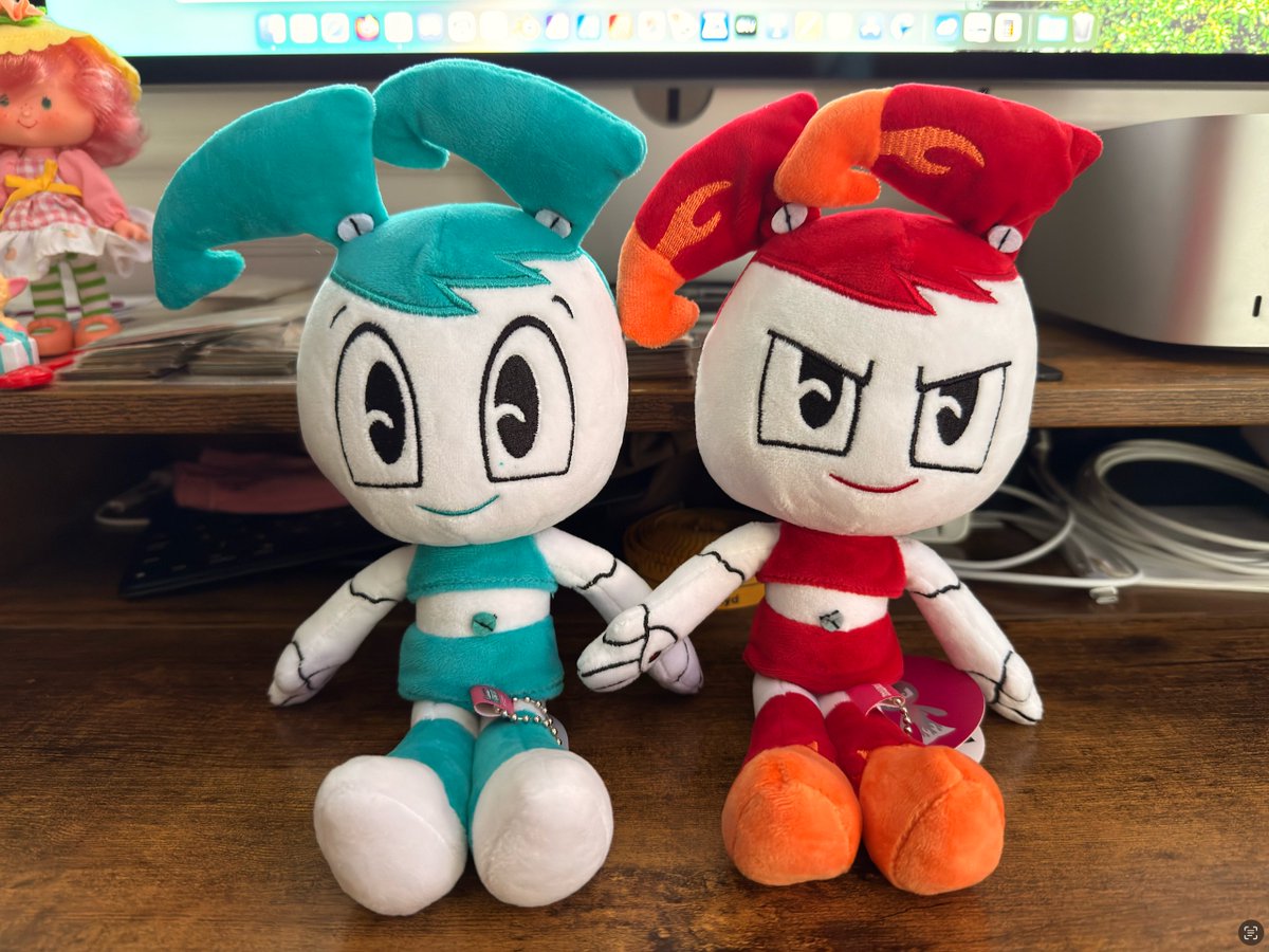 RosiZoitsa's tweet image. Finally, my girls are together…🩵❤️‍🔥

Thank you, @youtooz