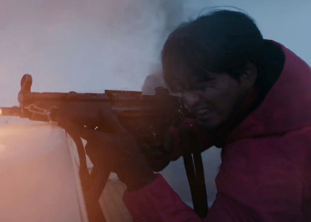 I found a hyunseok crumb guys. You can't convince me he didn't think of her and her little tutorial in this scene