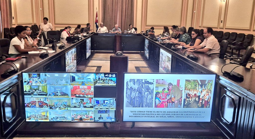 GerardoVel22904's tweet image. @GerardoVel90013 ¡¡¡ Discuten y analizan Diputados a la Asamblea Nacional de #PoderPoder (ANPP) de #Cuba, los proyectos de ley «Del Registro Civil» y «Código de la Niñez, Adolescencias y Juventud» , presidido por @EstebanLazo13. #Institucionalizacion #CubaVencerá!!!