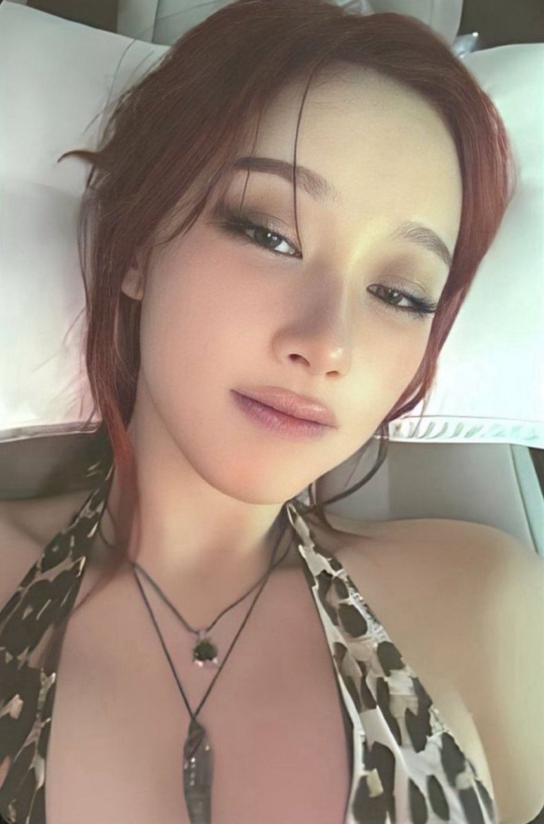 aerimedias's tweet photo. HOTTEST GIRL https://t.co/IcccUhP6Cu