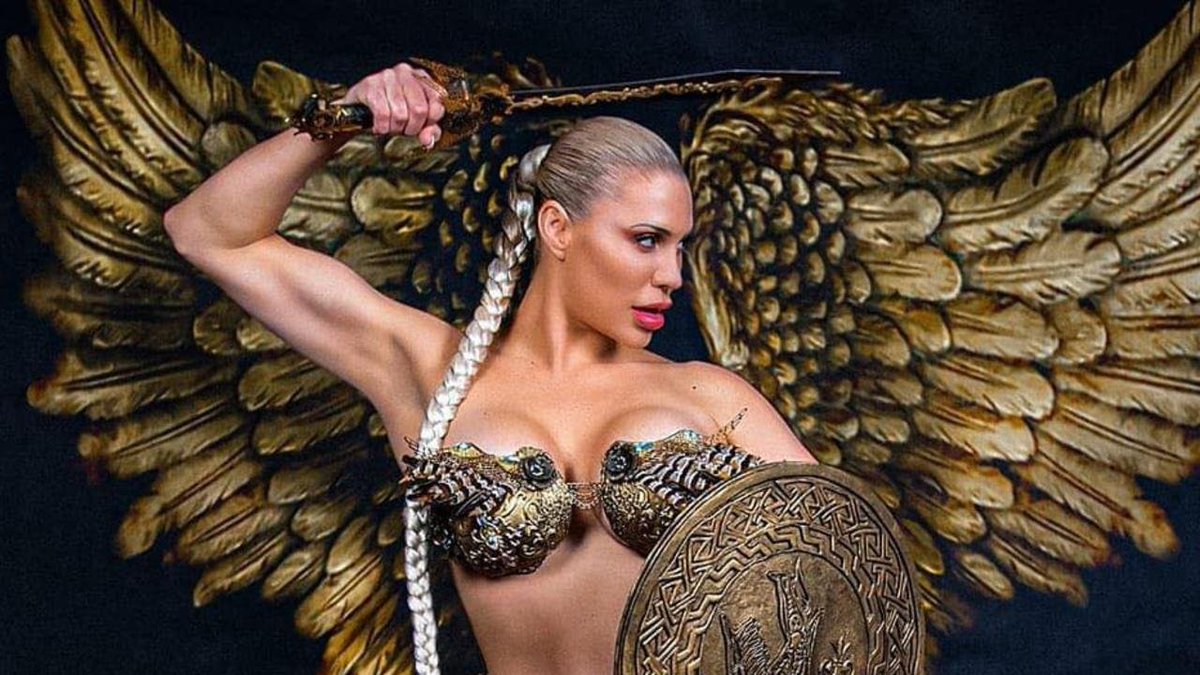 IntRealm's tweet image. Model Tamika Sueann-Rose Chesser has allegedly decapitated her boyfriend