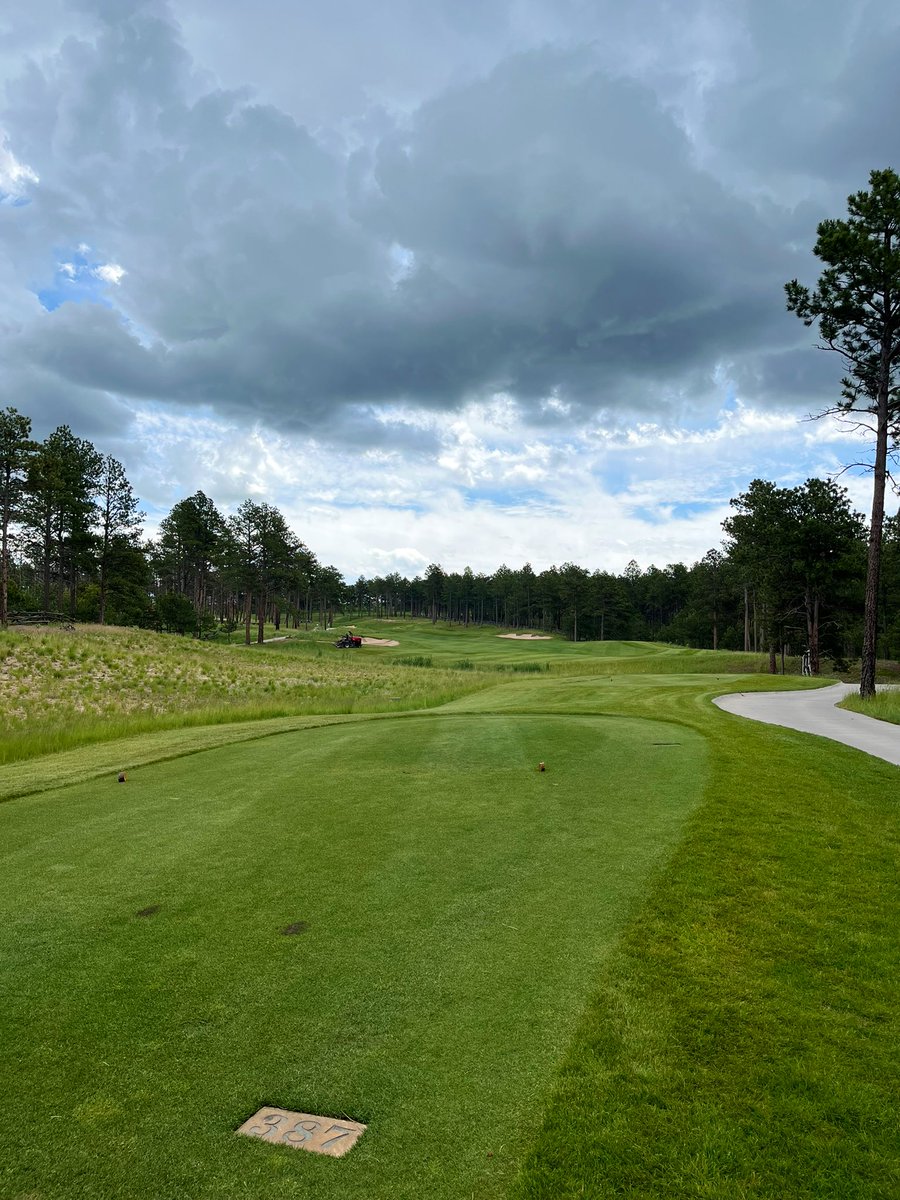 awesome_courses's tweet photo. Flying Horse North in Colorado Springs, CO. Course was a lot of fun until the big thunderstorm came through so didn’t see the entire course but what I did see was great. Designed by Phil Smith and opened in 2019 https://t.co/LyNyKtDCed