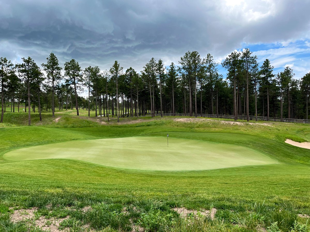 awesome_courses's tweet photo. Flying Horse North in Colorado Springs, CO. Course was a lot of fun until the big thunderstorm came through so didn’t see the entire course but what I did see was great. Designed by Phil Smith and opened in 2019 https://t.co/LyNyKtDCed