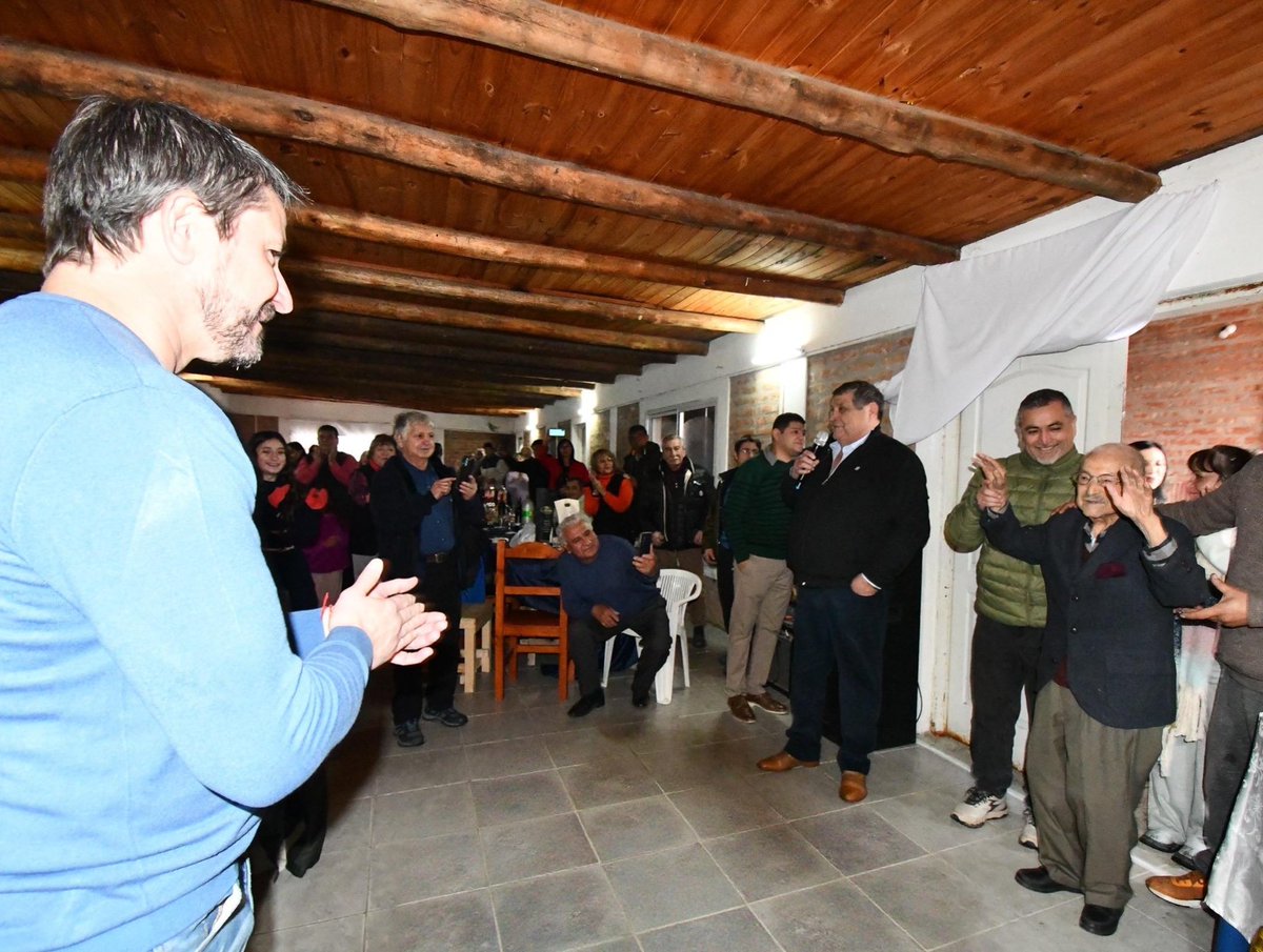 🎉 100 AÑOS DE VIDA CUMPLIÓ JUAN ANTONIO SALINAS VECINO DE TRELEW

Tuve el honor de compartir con Juan Antonio Salinas y su gran familia, un cálido festejo por sus 100 años de vida.

Jubilado de Vialidad Nacional y padre de 8 hijos, Juan Antonio es parte de una historia de