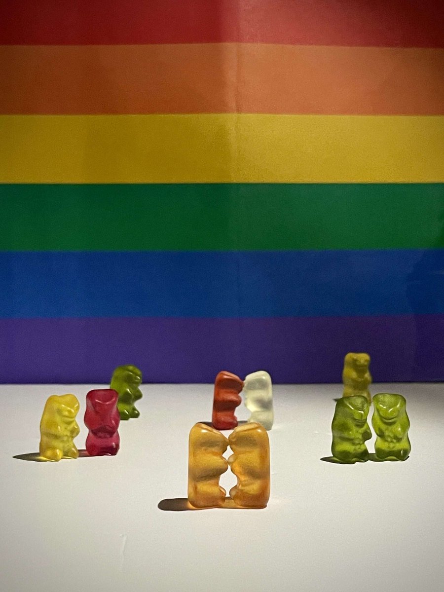 Fotografía da autoría de Paula Castiñeira Olveira gañadora do concurso de fotografía LGTBIQ+ do Concello de Ames dentro da campaña “Ames a quen ames faino con orgullo” para loitar contra a discriminación e promover a igualdade e a diversidade con respecto á comunidade LGTBIQ+.🌈