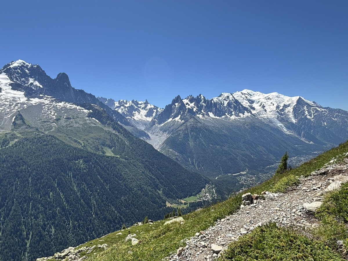 mario_manresa's tweet image. Stage 6 of my #TMB leads me to cross the 100km and 7,000mts combined elevation gain lines. It also means views like the ones below. Thank you all friends and colleagues for your donations to the team challenge fundraiser for @CrohnsColitisFn. Still time to be part!